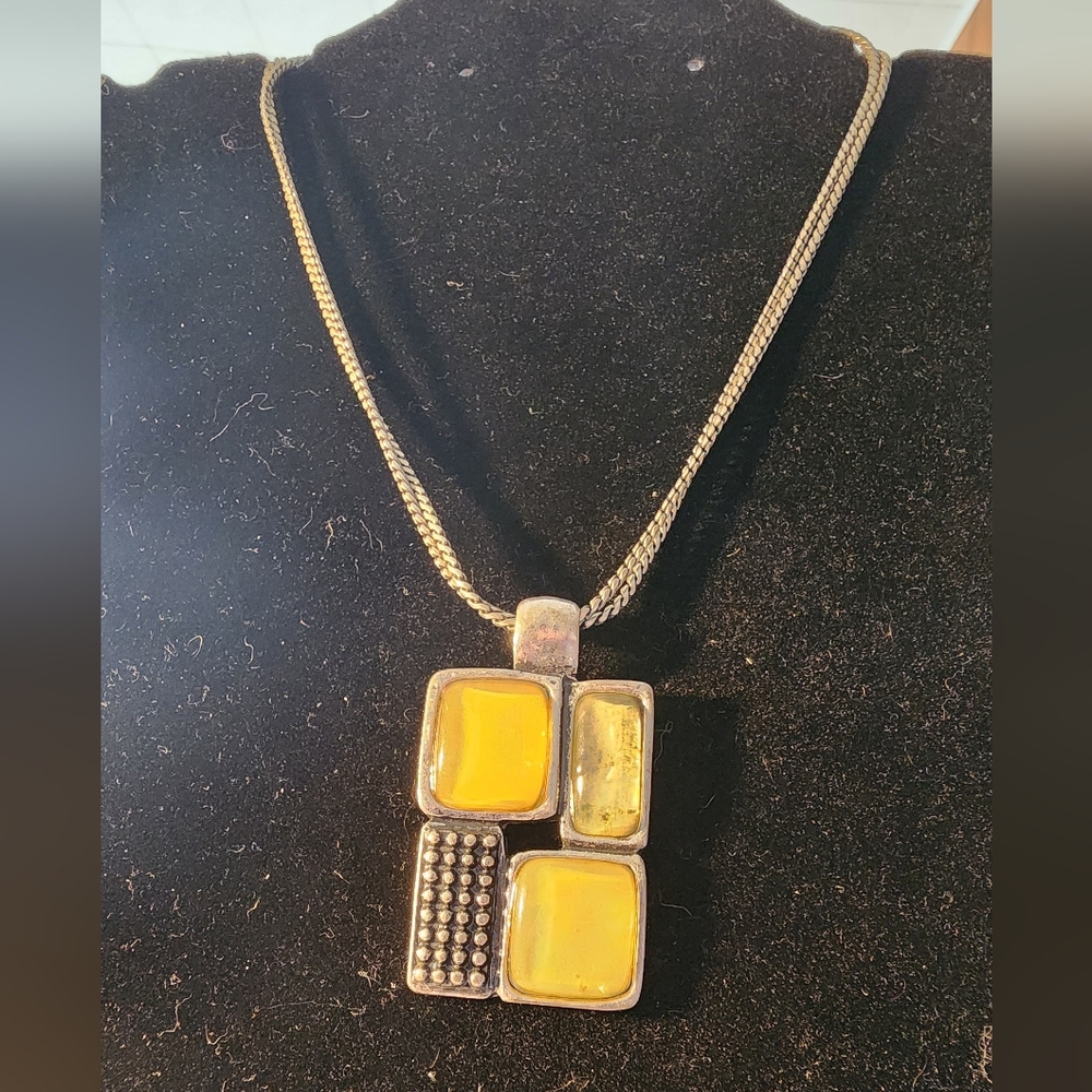 Laura Ashley Modernist Yellow Glass Pendant Necklace 16"+3" Silver-Tone Chain - Picture 6 of 7